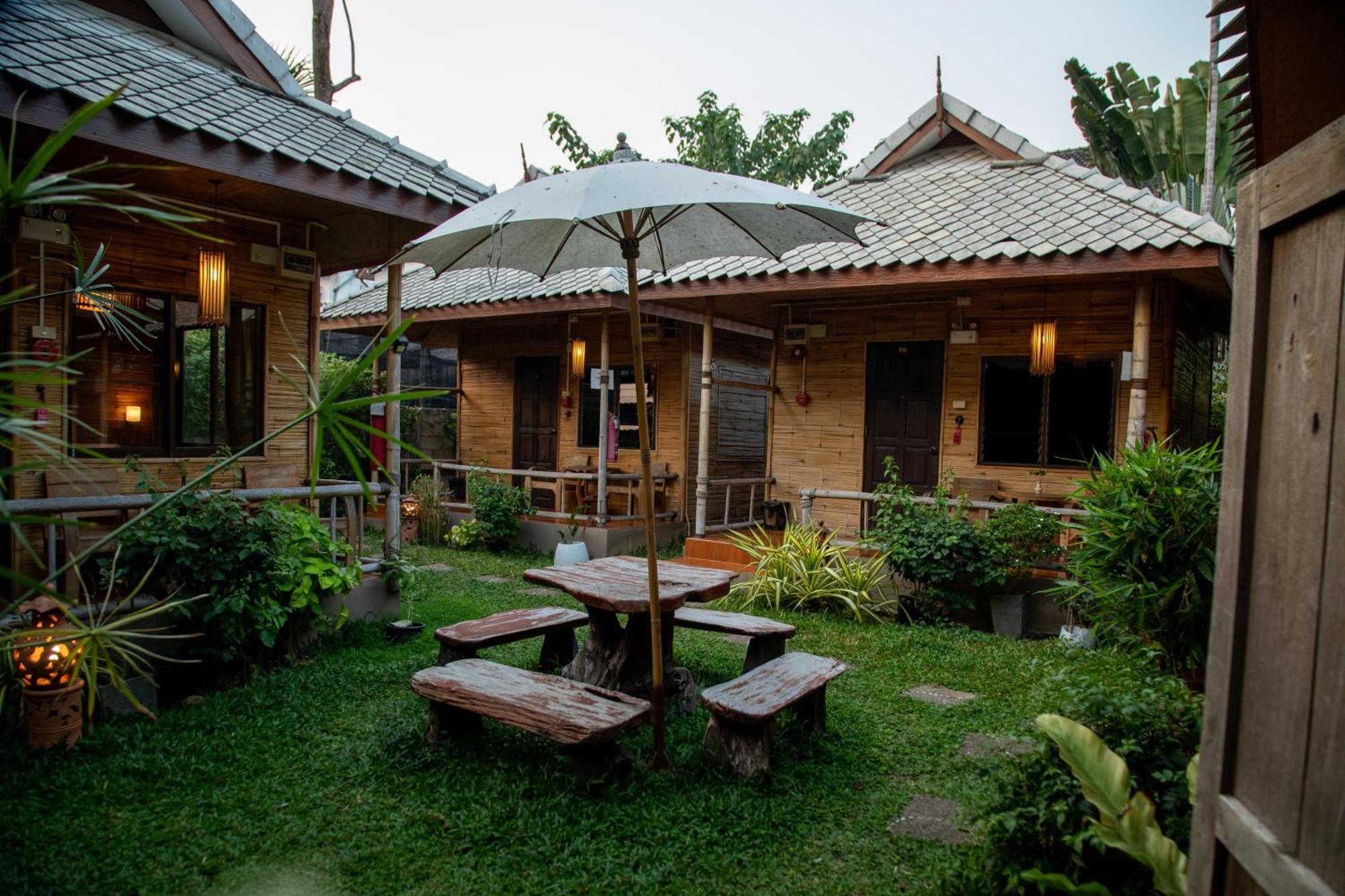 Boutique Hotel & Restaurant, Jaidee Bamboo Huts Chiang Mai Exterior foto